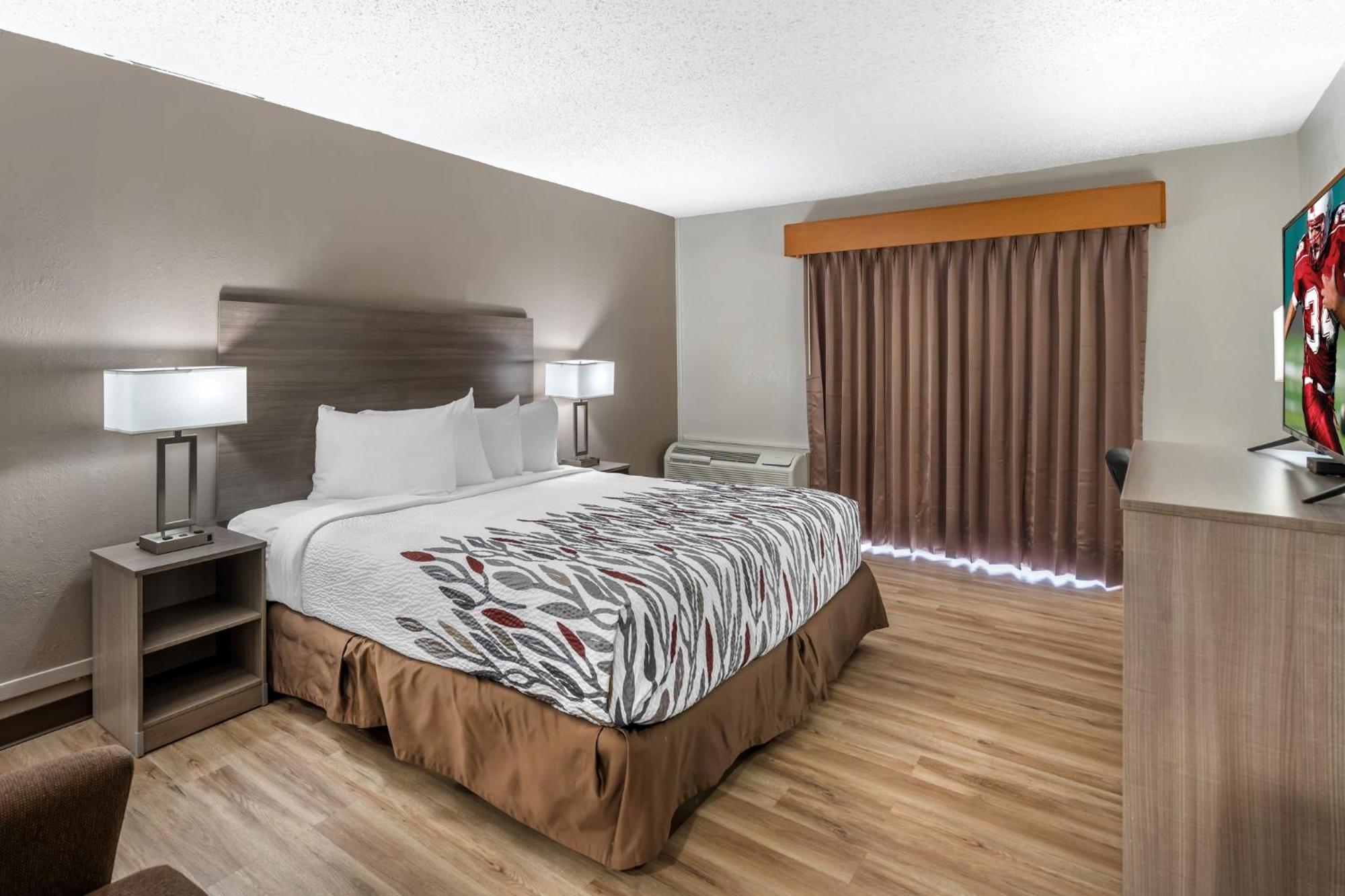 Red Roof Inn & Suites Sulphur Springs Exteriör bild