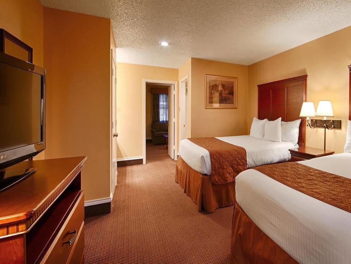 Red Roof Inn & Suites Sulphur Springs Exteriör bild