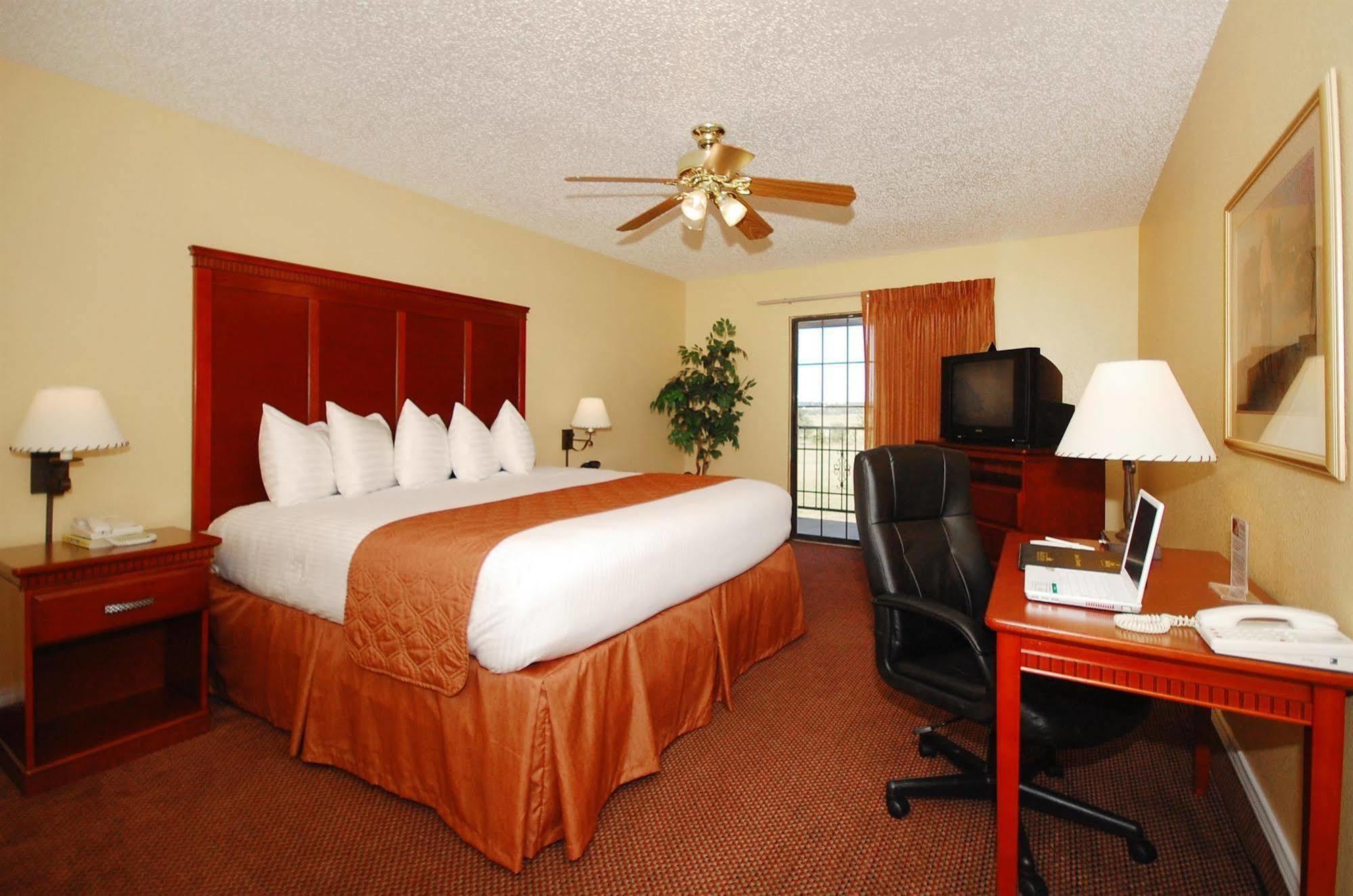Red Roof Inn & Suites Sulphur Springs Exteriör bild